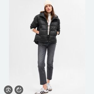 GAP Women's Black Puffer Jacket